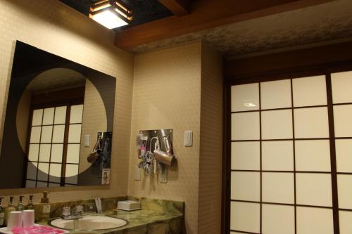 Munakata Pal (Love Hotel)