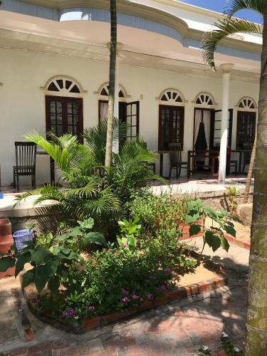 Bien Dua Backpacker Hotel