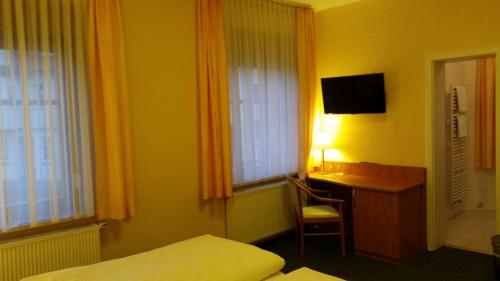 1 queen bed