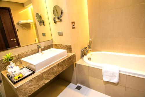 Acacia Hotel Manila
