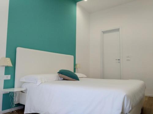 Standard Double or Twin Room image 4