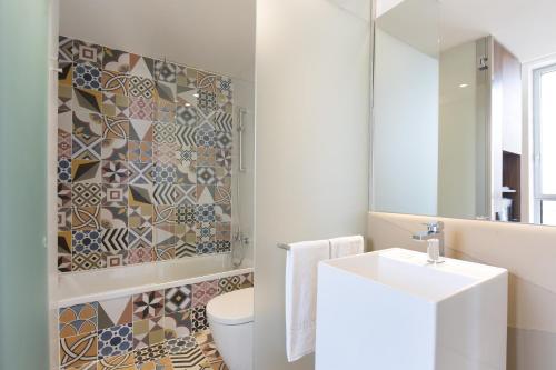 room detail thumbnail 2