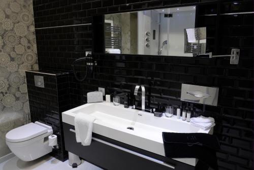 Art Hotel - image 9
