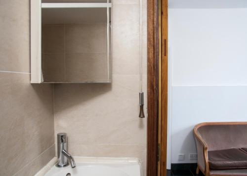 Caledonian Studio Flats - image 13
