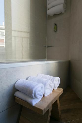 Hotel de Neuville Arc de Triomphe - image 8