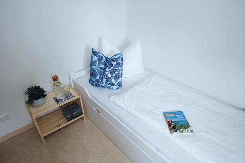 Berg Blick Jugendherberge mit Privatzimmer Room Type - Twin bedroom Martinskopf