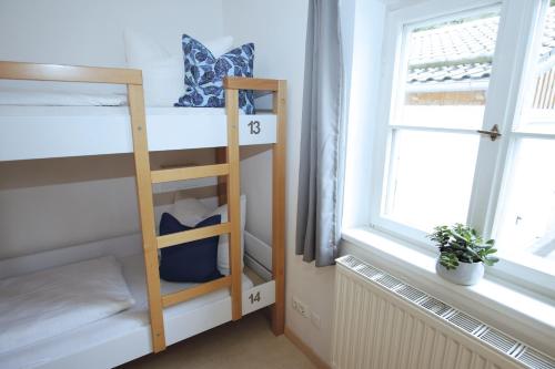 Berg Blick Jugendherberge mit Privatzimmer Room Type - Twin Room Sonnenspitz
