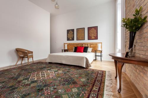 Annie's 3 bed and 3 bathroom apartment, Budapest