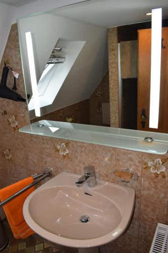 ห้องน้ำ, Messewohnung Grafrath in โซลิงเงิน