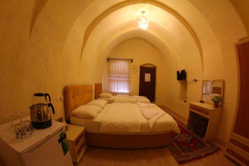 Falcon Cave Suites - image 2