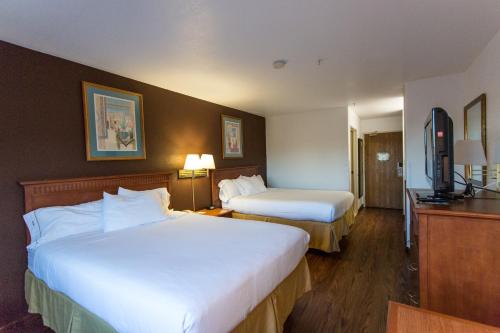 2 double beds