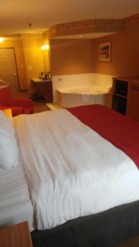 Country Inn & Suites by Radisson Waterloo IA - image 7