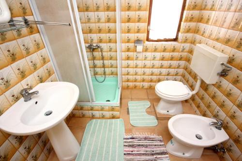 Apartments with a parking space Mastrinka Ciovo - 9428 - image 3