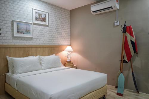 LightHouse Hotel & ShortStay in One Utama / Damansara