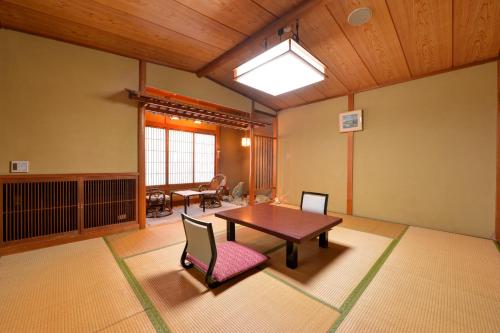 Kappo Ryokan Shiroyama和室　4人部屋