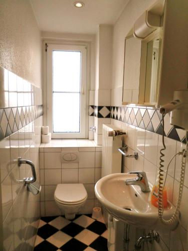 3-Room Apartment B No Rhine River View image 8