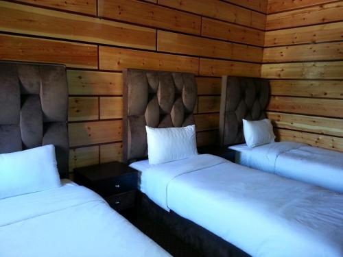 2 bedrooms, 4 beds