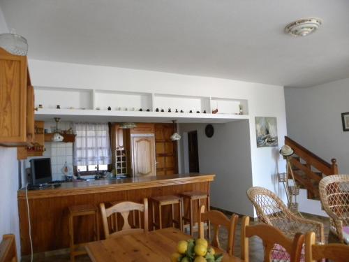 廚房, Apartamento en piscinas naturales. in 巴洛文托