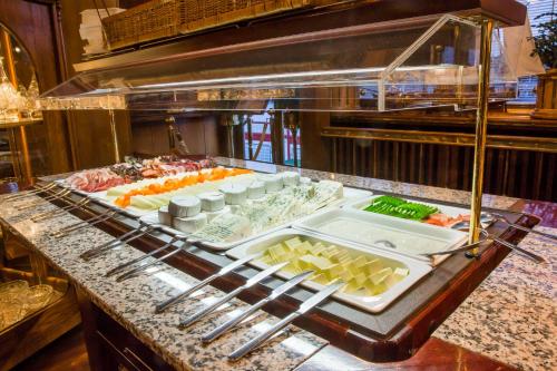 Admiral Botel - image 5