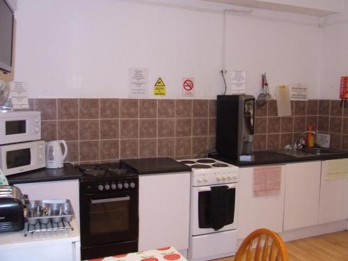 Küche, Alexandra Guest House in Hemel Hempstead