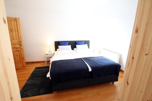 Studio with Kingsize Bed and Queensize Bed (annex) 1.OG