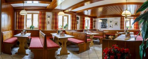 餐廳, 韋德曼鄉村酒店 (Gasthaus und Landhotel Wiedmann) in 埃雷辛格