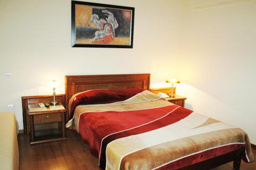 Omiros Hotel – Athens, NY