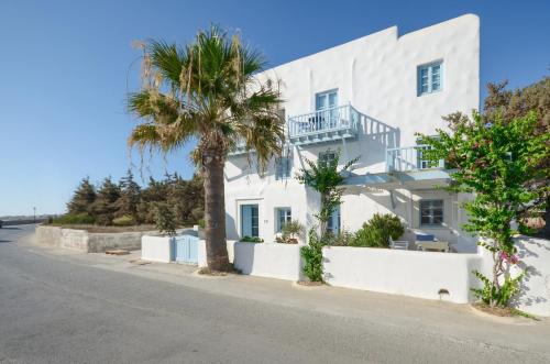 Unique Beachfront Cycladic Villa @ Agios Prokopios