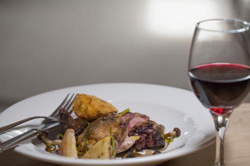 Ételek és italok, Bridgend Hotel in Bridgend