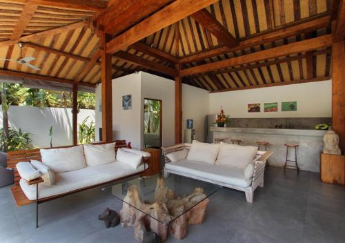 Villa Tinn Tamm by Optimum Bali - Central Seminyak Oberoi - Tap to explore photos