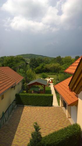 Oázis Vendégház - image 2