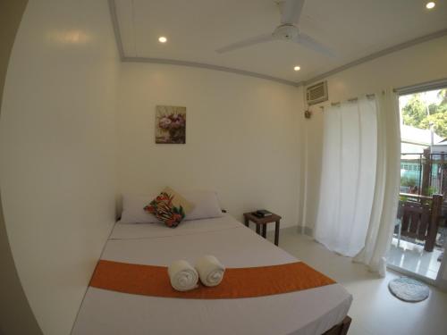Neela Tourist Lodge – El Nido, WI