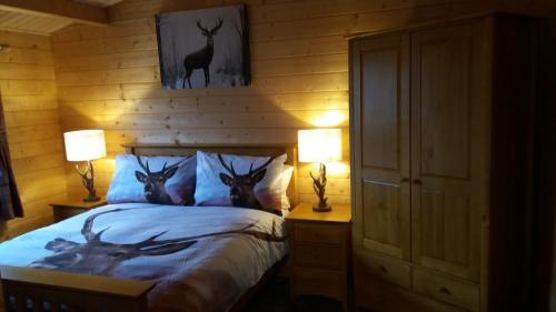 Lochinvar - Highland Log Cabin with Private Hot Tub in Plains