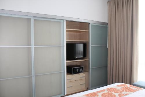 Sunny Isles PH Ocean view 1/1 at Marenas Resort - image 2