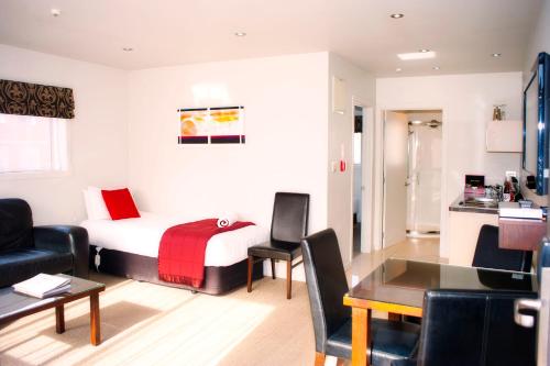 One-Bedroom Apartment (3 Adults)