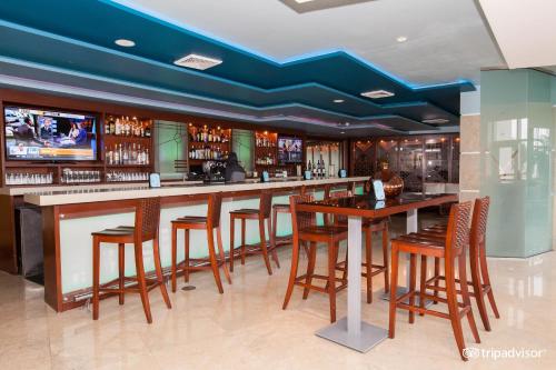 Sunny Isles PH Ocean view 1/1 at Marenas Resort - image 9