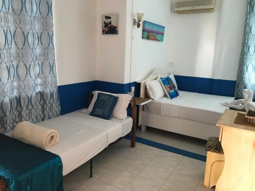2 twin beds
