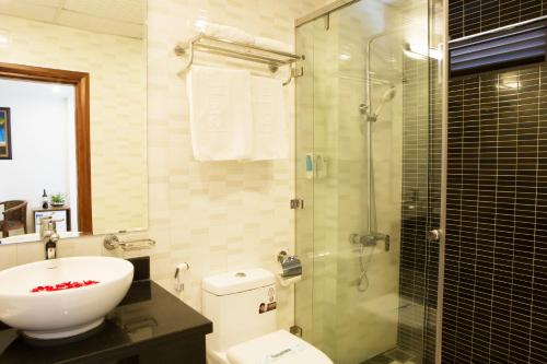 An Hotel Located in Dong Xuan Market, An Hotel is a perfect starting point from which to explore Hanoi. The property has everything you need for a comfortable stay. Service-minded staff will welcome and guide 