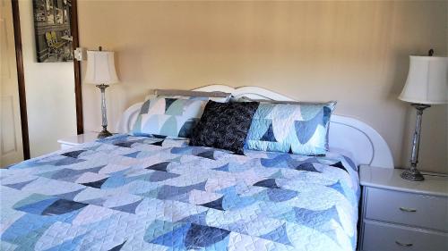 1 king bed, 2 sofa beds