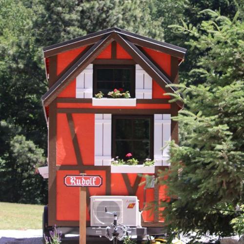 Leavenworth Camping Resort Tiny House Rudolf - image 3