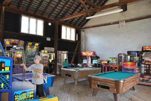 Robin Hill Camping Resort Premium Cottage 9 in Lenhartsville, USA