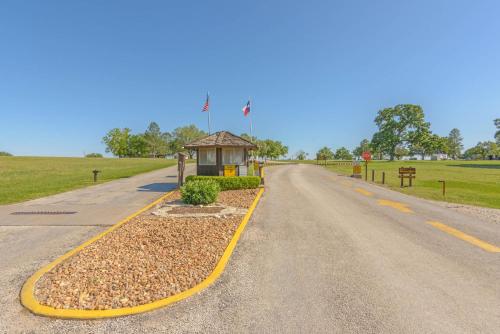 Colorado River Camping Resort Wheelchair Accessible Cabin 4 in Columbus, USA