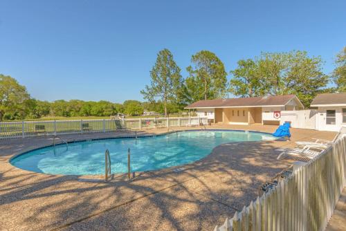 Colorado River Camping Resort Wheelchair Accessible Cabin 4 in Columbus, USA