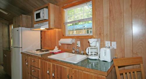 Robin Hill Camping Resort Premium Cottage 9 detail