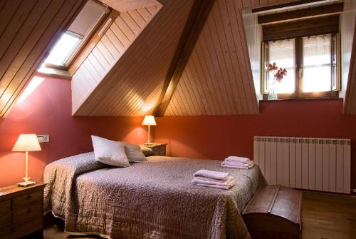 1 double bed, 1 twin bed