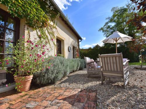 B&B Le Châtelet - Stylish Holiday Home in Le Ch telet with Private Pool - Bed and Breakfast Le Châtelet