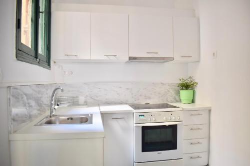 Central 2-Bedroom Apartment with Rooftop Access! EP9G, Atény (fotografie 6)