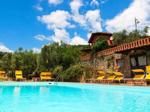  Amazing Farmhouse in Montecatini Terme with Jacuzzi, Pension in Pieve a Nievole