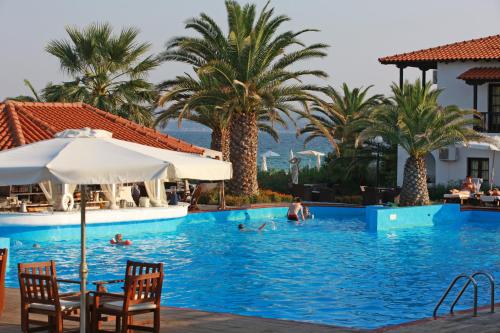 Zwembad, Assa Maris Beach Hotel in Chalkidiki