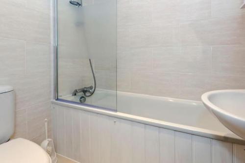 Camden Apartment E/Apartment - image 12